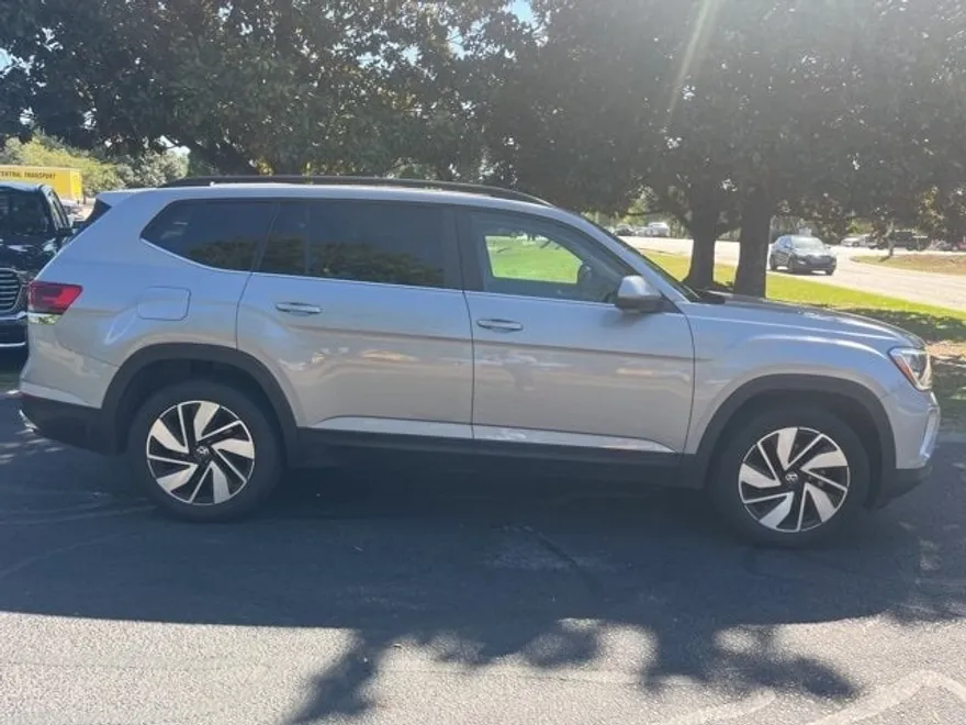 2024 Volkswagen Atlas SE Technology photo 1