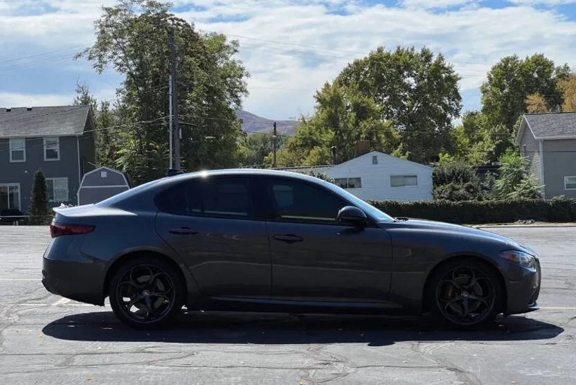 2019 Alfa Romeo Giulia Ti photo 1