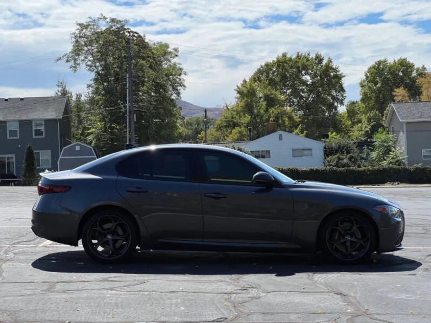 2019 Alfa Romeo Giulia Ti photo 1