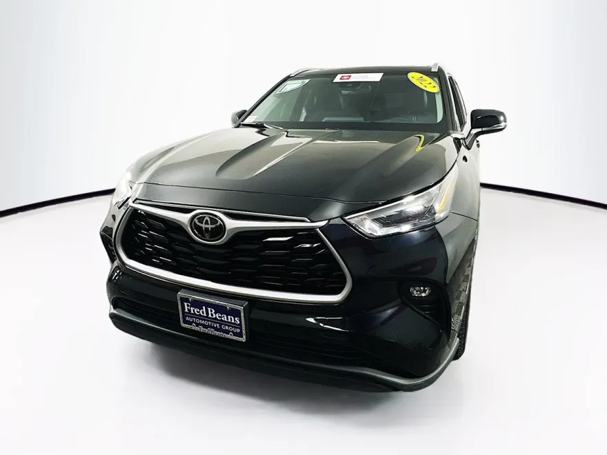 2022 Toyota Highlander XLE photo 1
