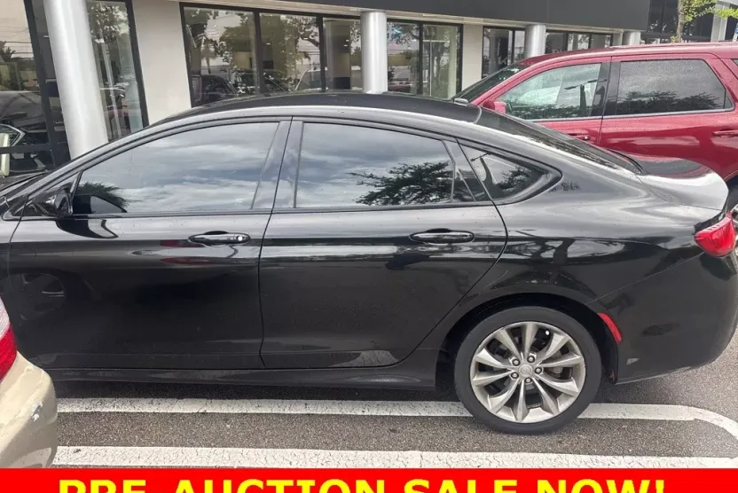 2015 Chrysler 200 S photo 1