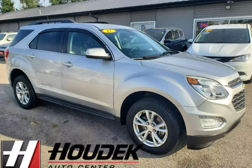 2017 Chevrolet Equinox LT photo 1
