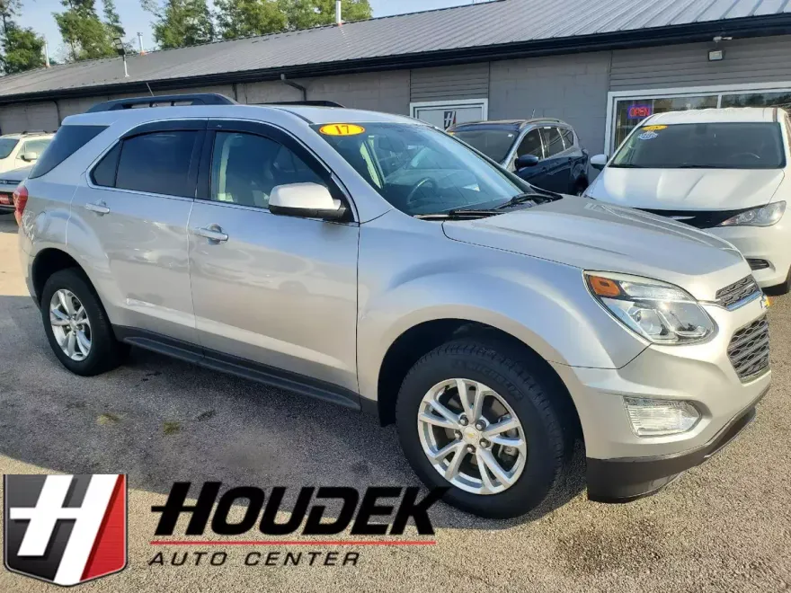 2017 Chevrolet Equinox LT photo 1
