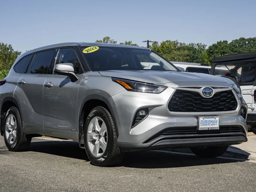 2022 Toyota Highlander Hybrid LE photo 1