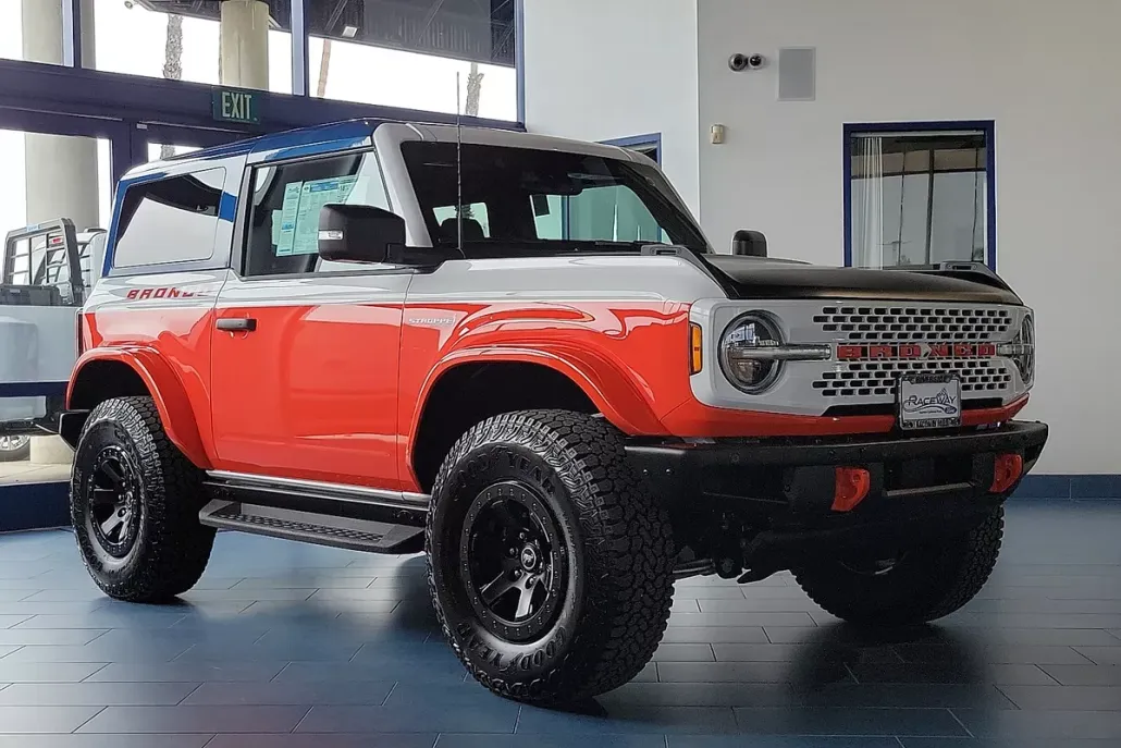 2025 Ford Bronco First Edition photo 1