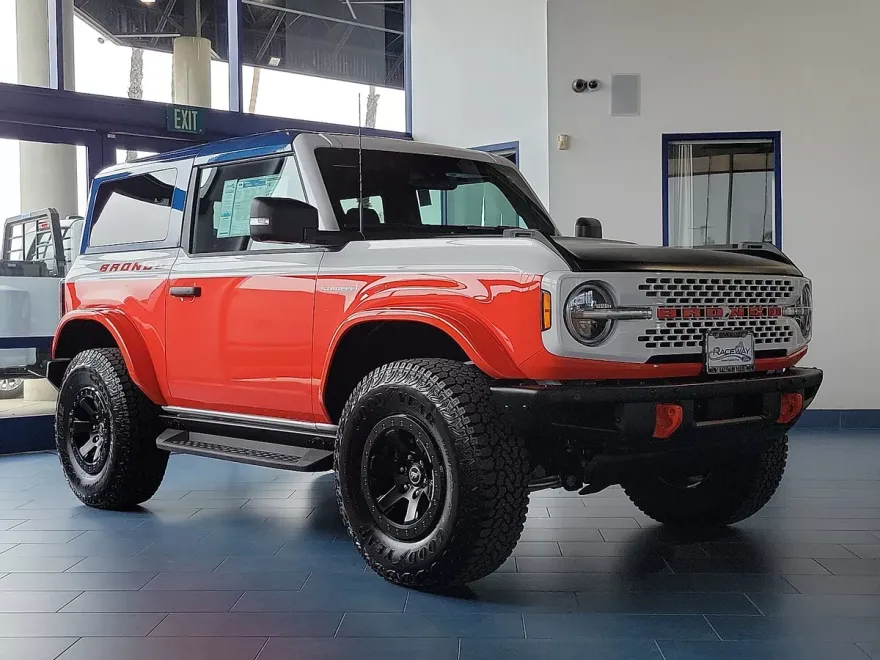 2025 Ford Bronco First Edition photo 1