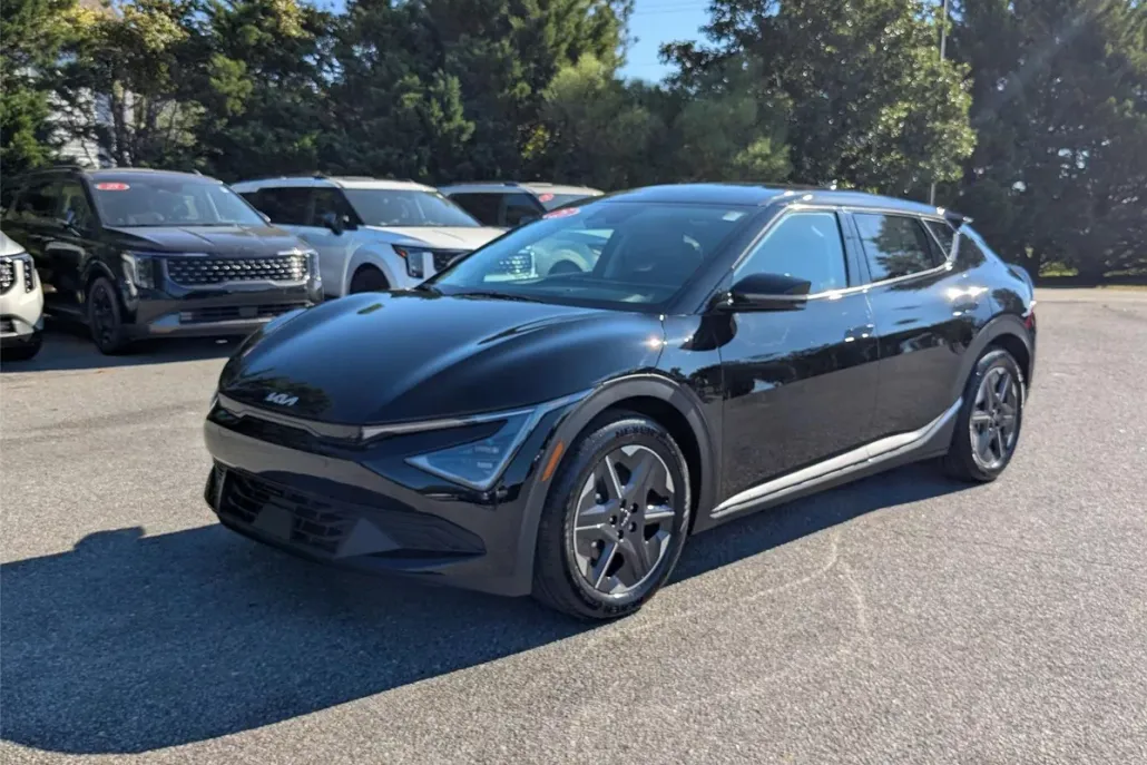 2025 Kia EV6 Light photo 1