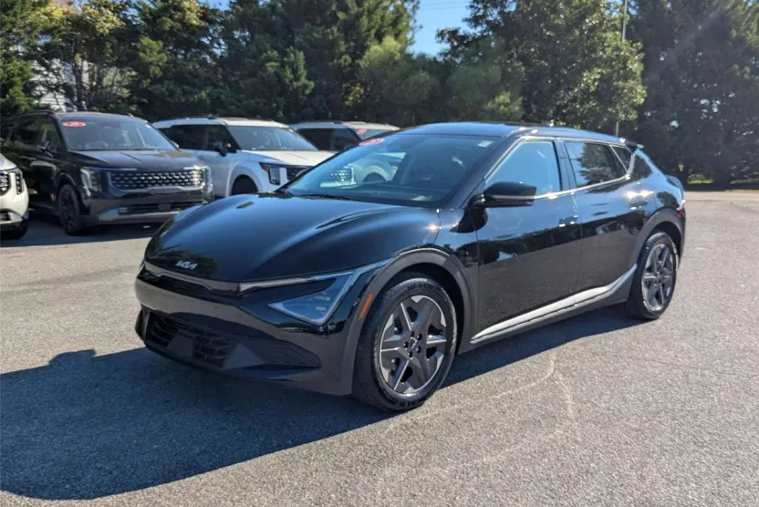 2025 Kia EV6 Light photo 1