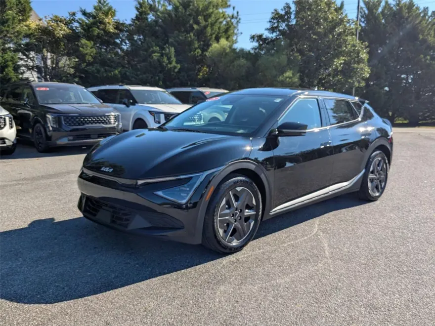 2025 Kia EV6 Light photo 1