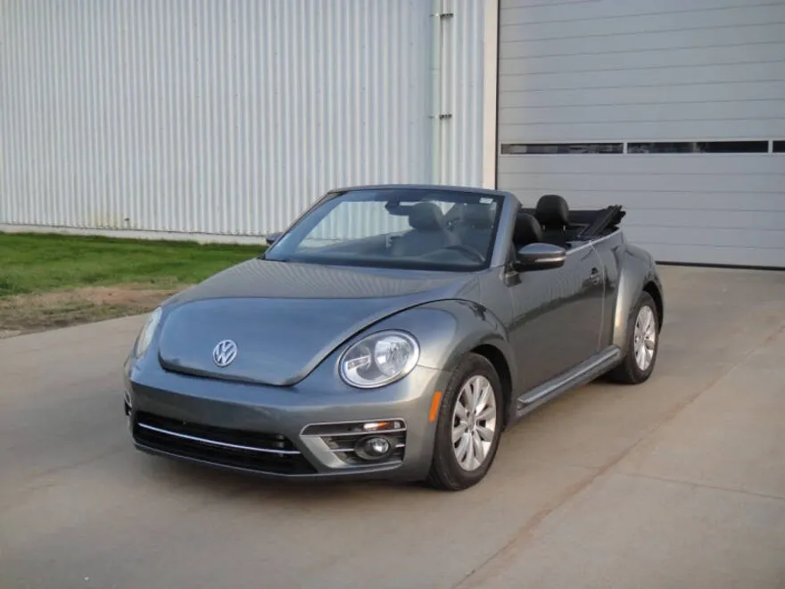 2017 Volkswagen Beetle Convertible 1.8T SEL photo 1