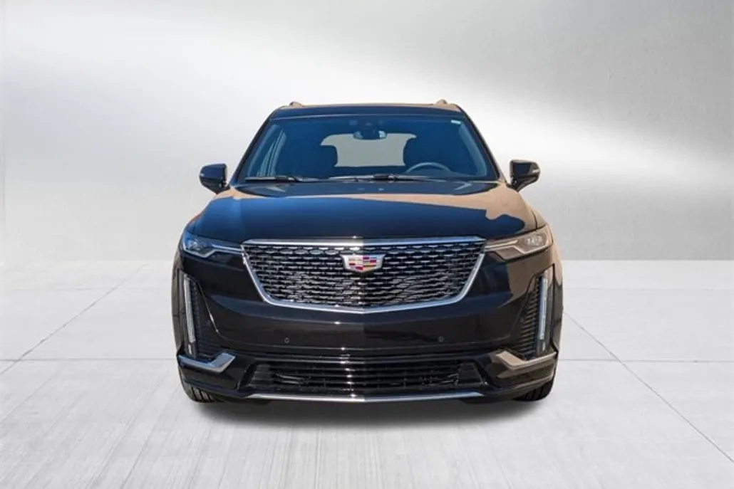 2025 Cadillac XT6 Luxury photo 1