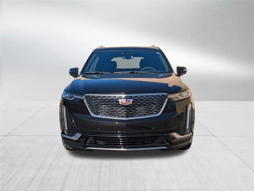 2025 Cadillac XT6 Luxury photo 1