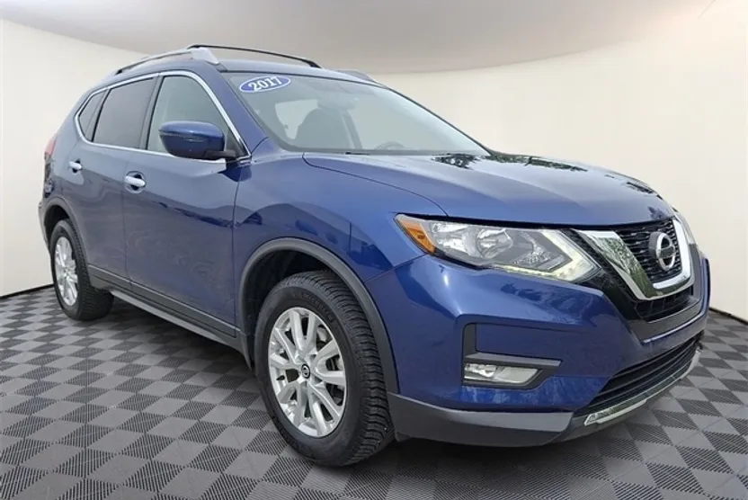 2017 Nissan Rogue SV photo 1