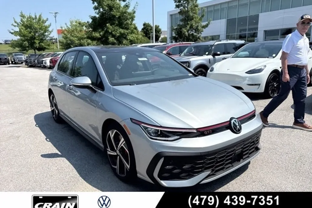2025 Volkswagen Golf GTI SE photo 1