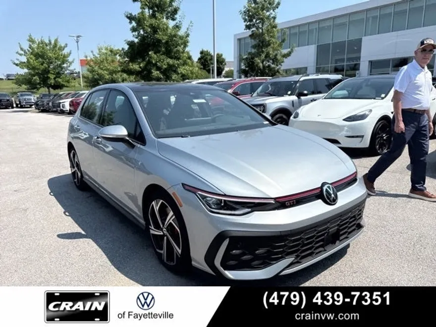 2025 Volkswagen Golf GTI SE photo 1