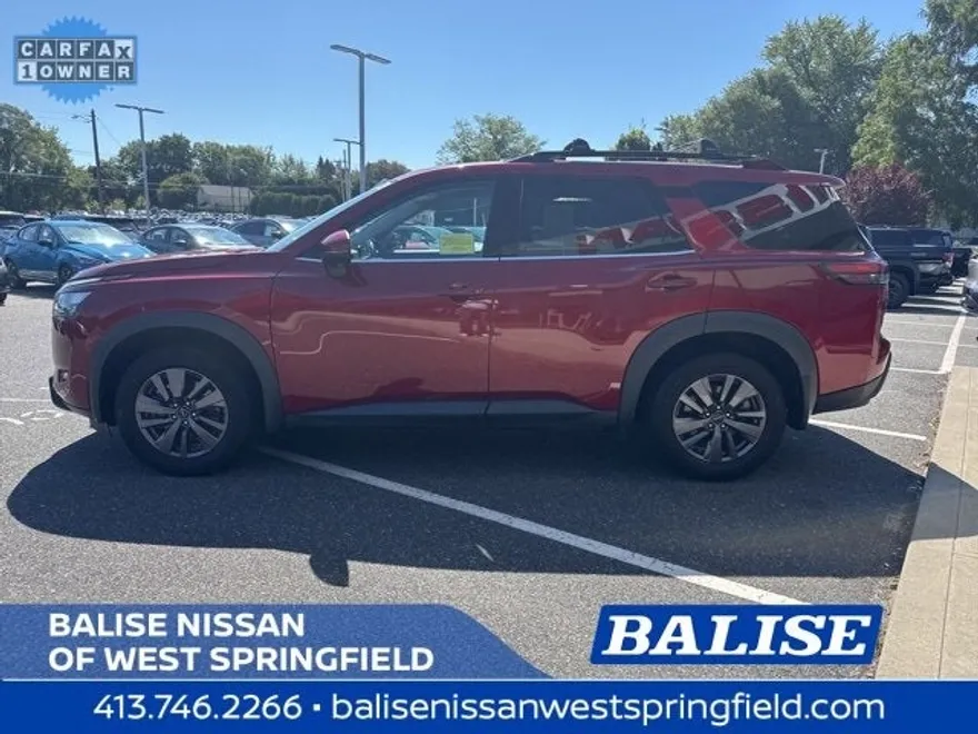 2023 Nissan Pathfinder SV photo 1