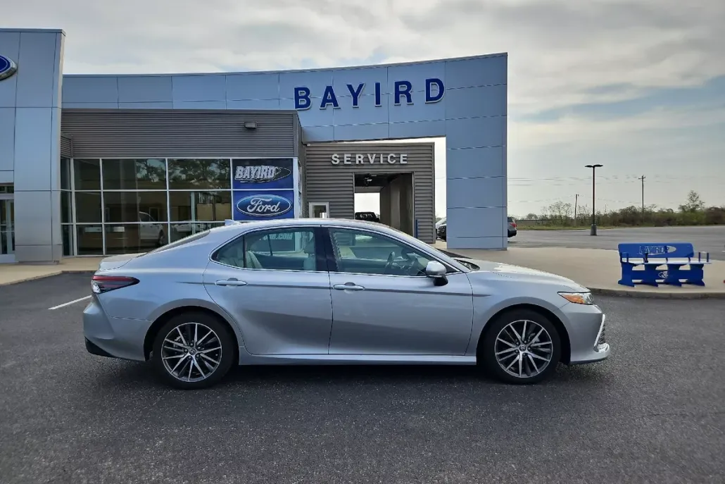 2023 Toyota Camry Hybrid XLE photo 1