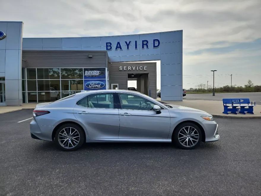 2023 Toyota Camry Hybrid XLE photo 1