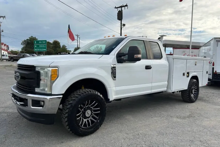 2017 Ford F-350 XL photo 1