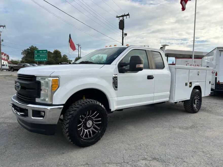 2017 Ford F-350 XL photo 1