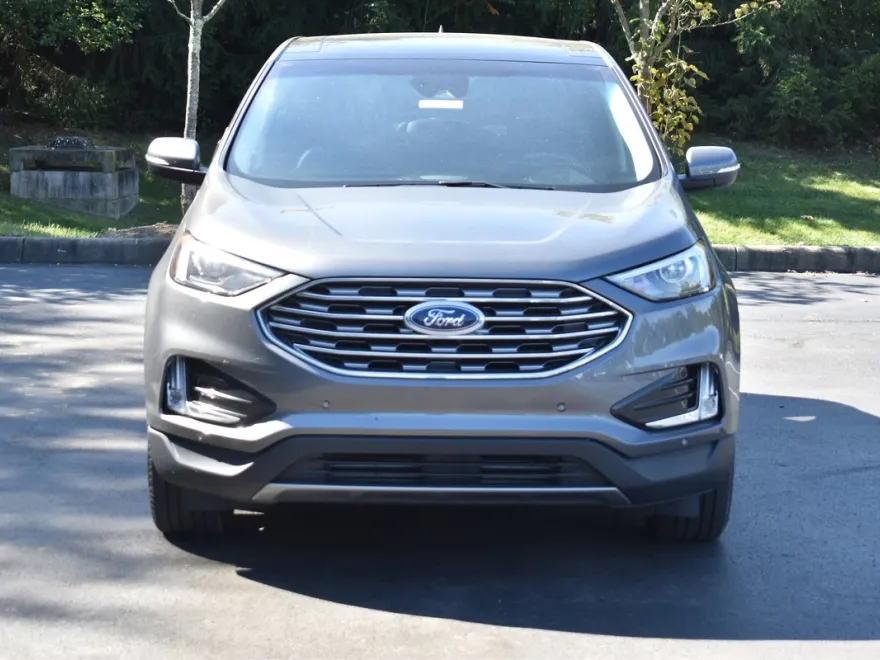 2022 Ford Edge Titanium photo 1
