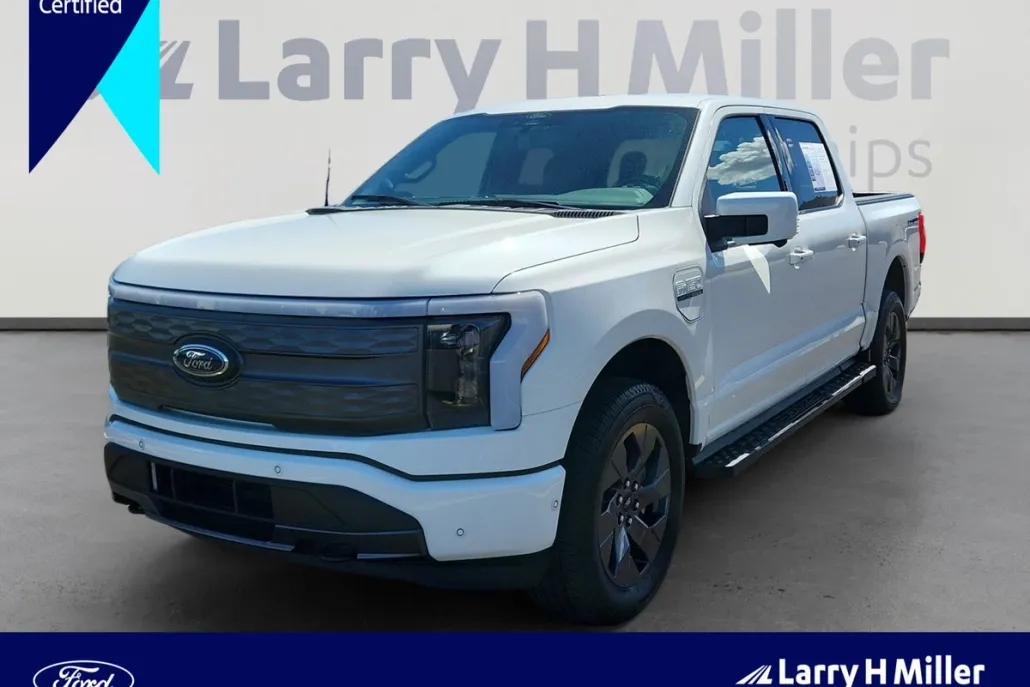2022 Ford F-150 Lightning Lariat photo 1