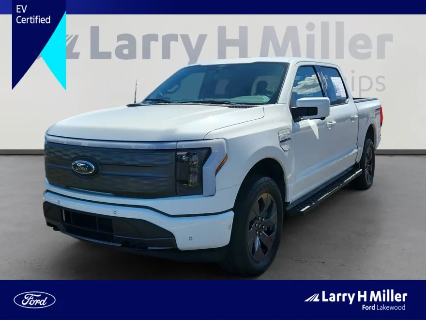 2022 Ford F-150 Lightning Lariat photo 1