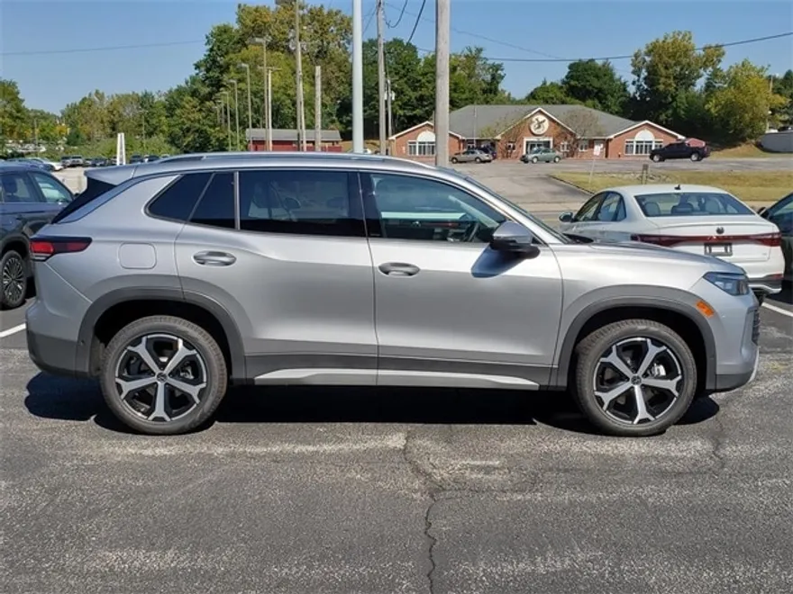 2025 Volkswagen Tiguan SE photo 1