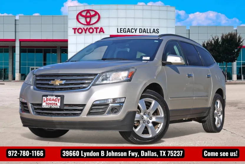 2017 Chevrolet Traverse Premier photo 1