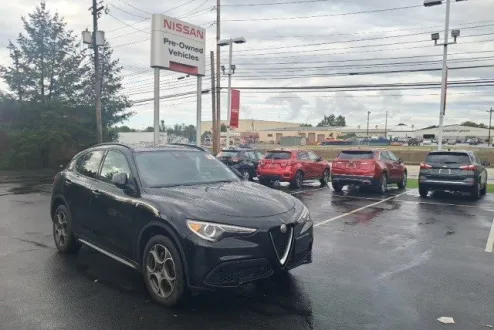 2022 Alfa Romeo Stelvio Ti photo 2
