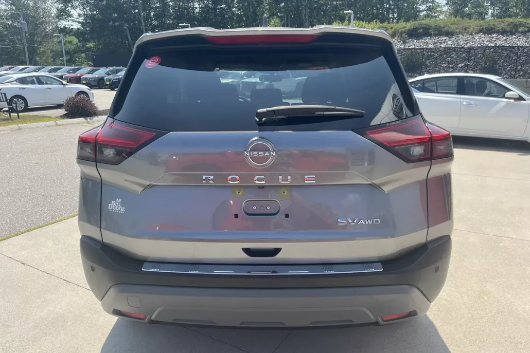 2023 Nissan Rogue SV photo 1