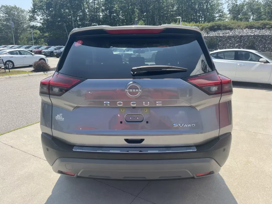 2023 Nissan Rogue SV photo 1