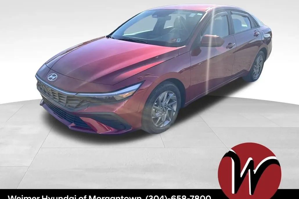 2024 Hyundai Elantra SEL photo 1