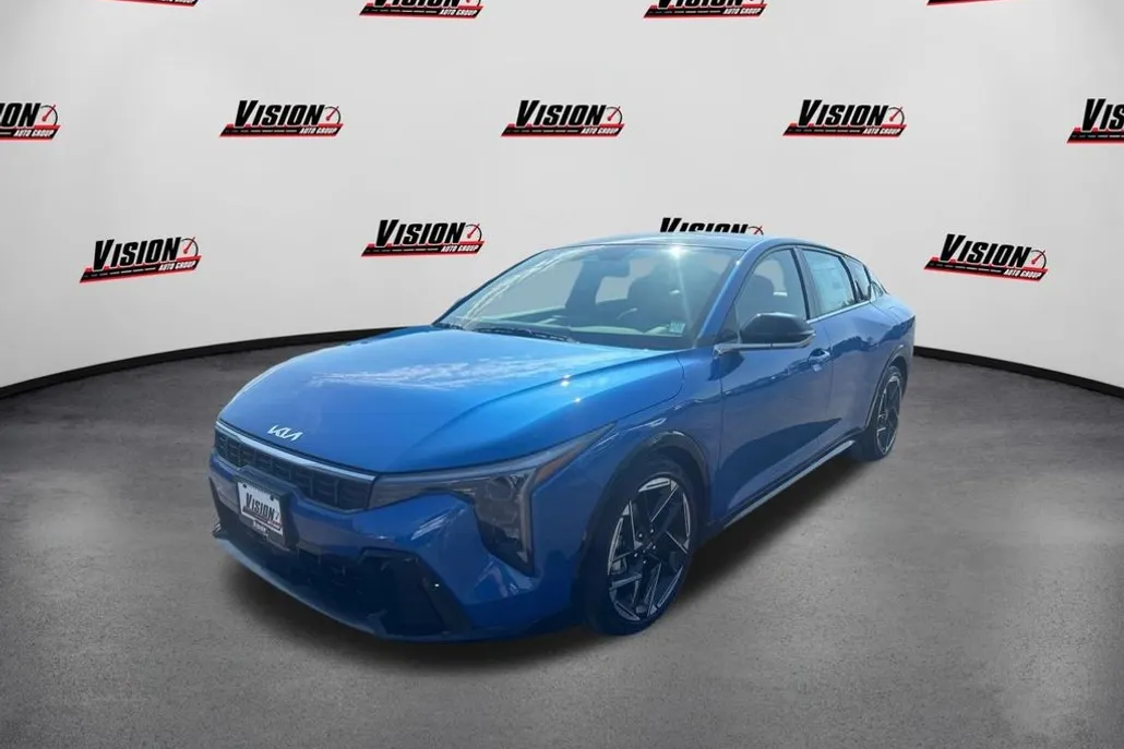 2025 Kia K4 GT-Line photo 1