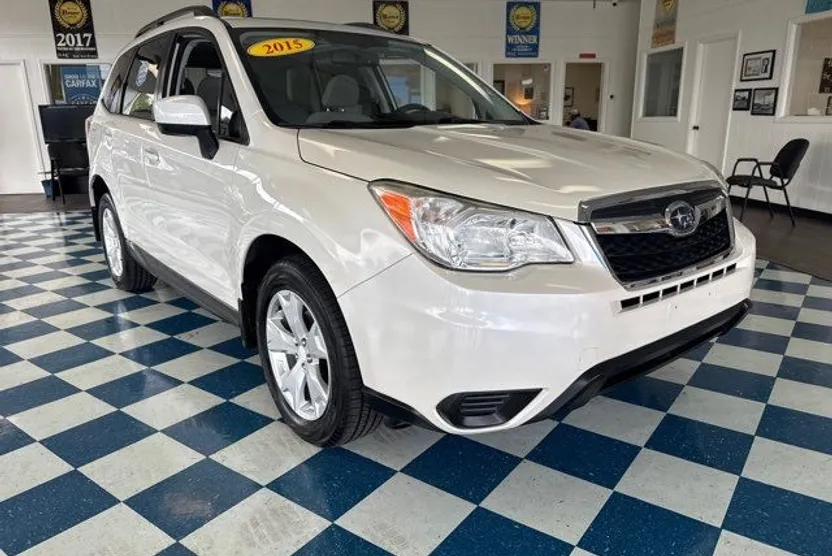 2015 Subaru Forester 2.5i Premium photo 1