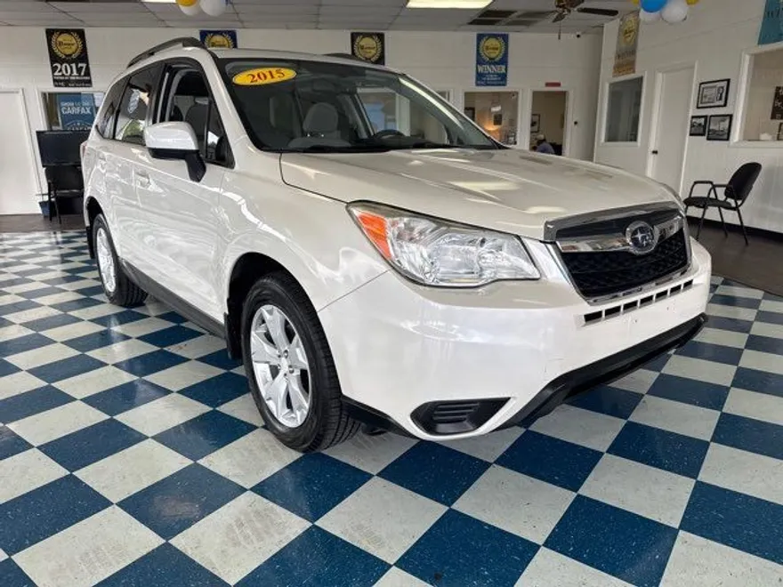 2015 Subaru Forester 2.5i Premium photo 1