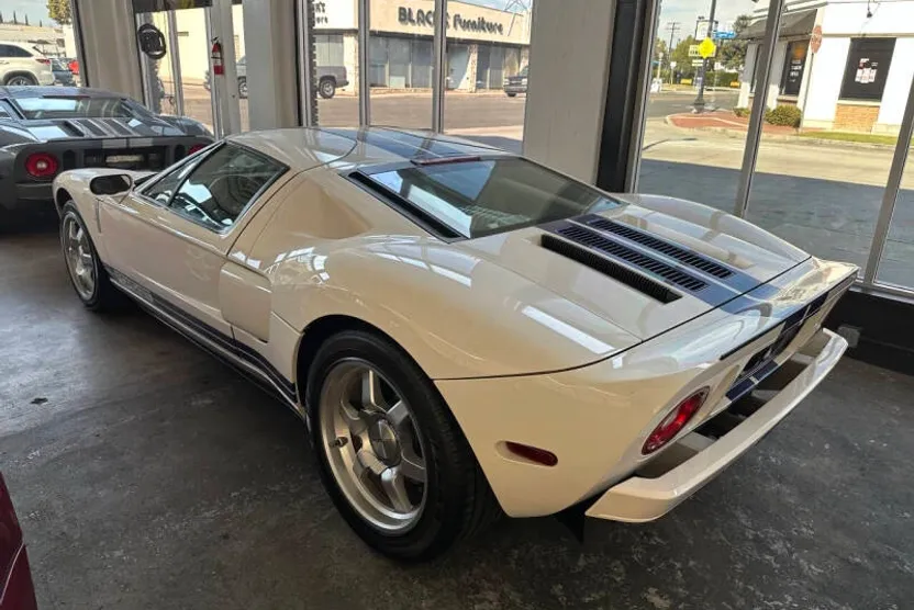 2005 Ford GT photo 1