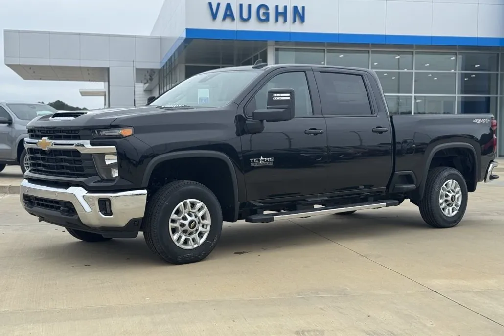 2025 Chevrolet Silverado 2500HD LT photo 1