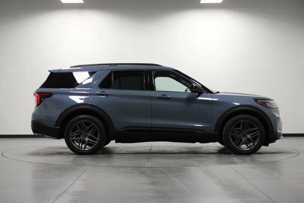 2025 Ford Explorer ST photo 1
