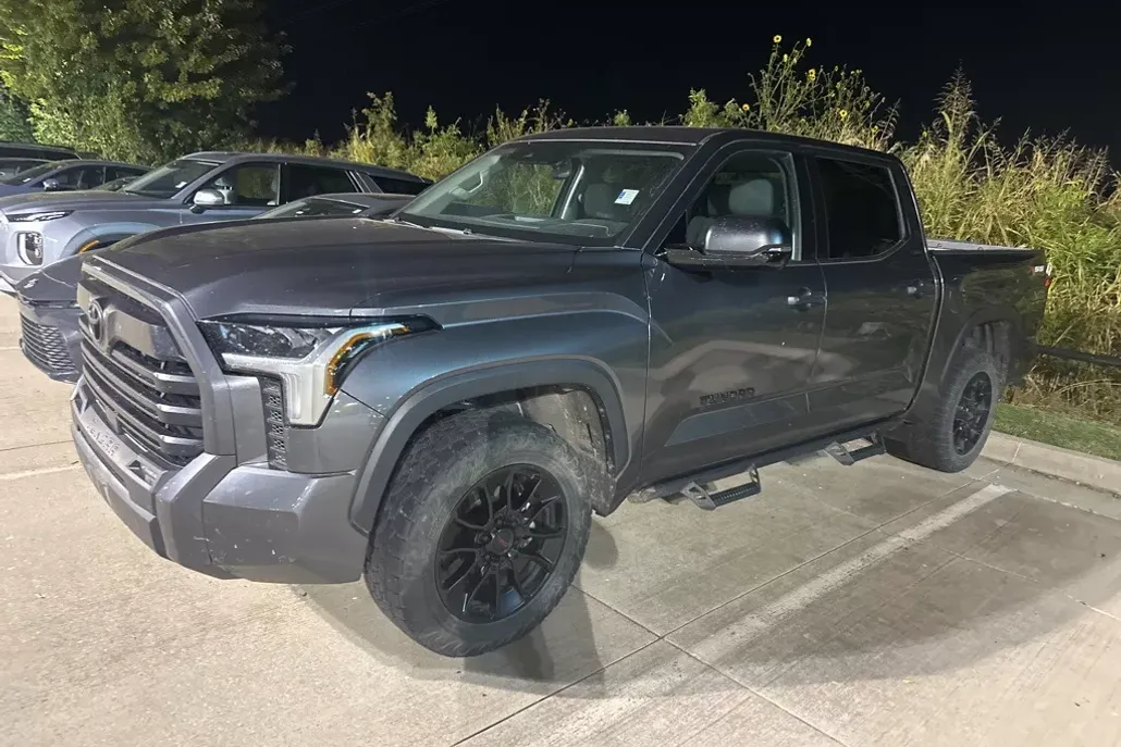 2023 Toyota Tundra SR5 photo 1