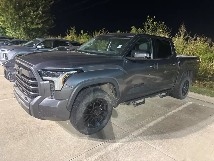 2023 Toyota Tundra SR5 photo 1