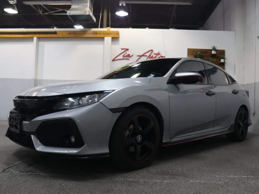 2018 Honda Civic Sport photo 1
