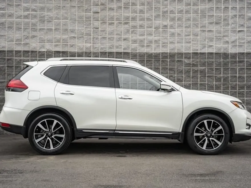 2019 Nissan Rogue SL photo 1