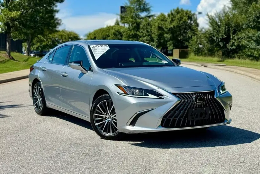 2023 Lexus ES 300h photo 1