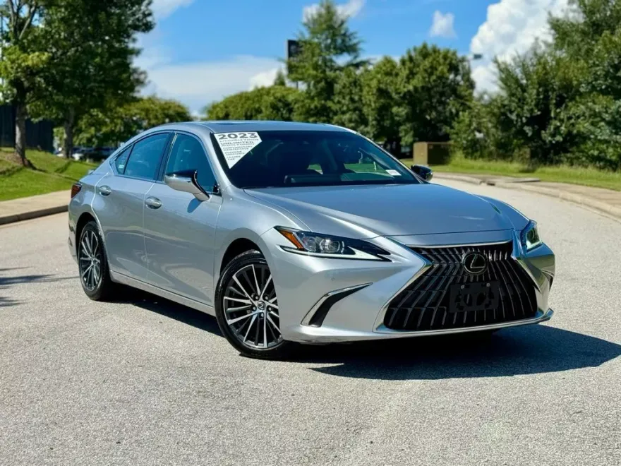 2023 Lexus ES 300h photo 1