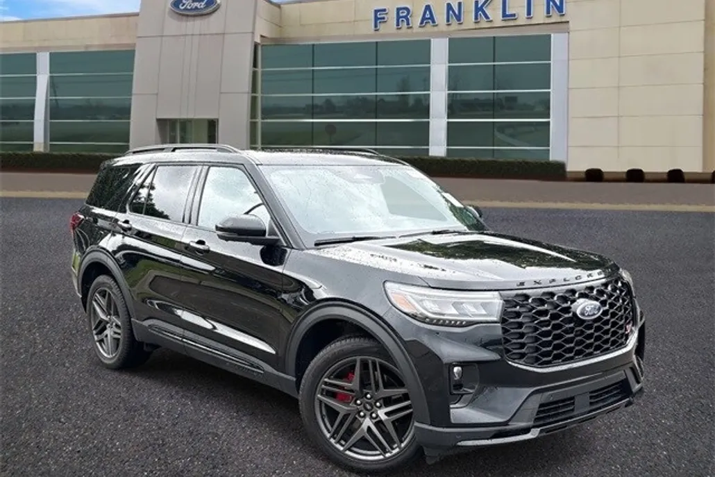2025 Ford Explorer ST photo 1