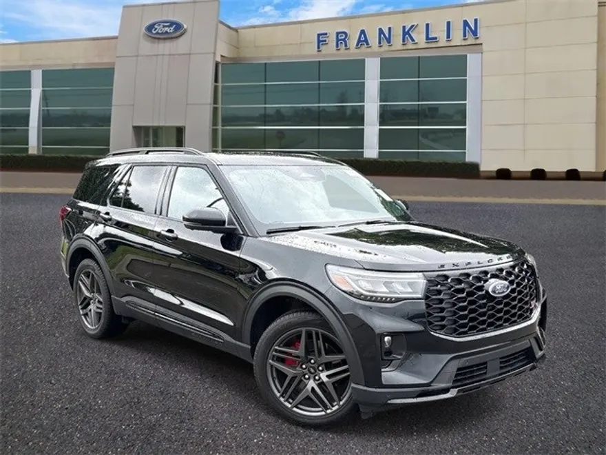 2025 Ford Explorer ST photo 1