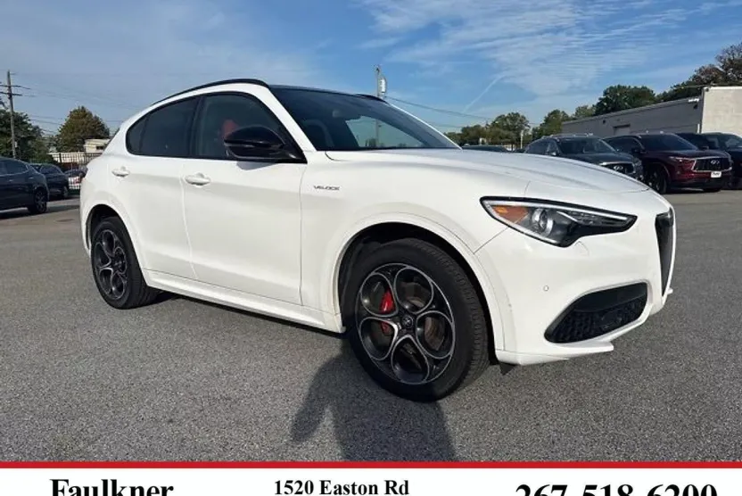 2023 Alfa Romeo Stelvio Ti photo 1