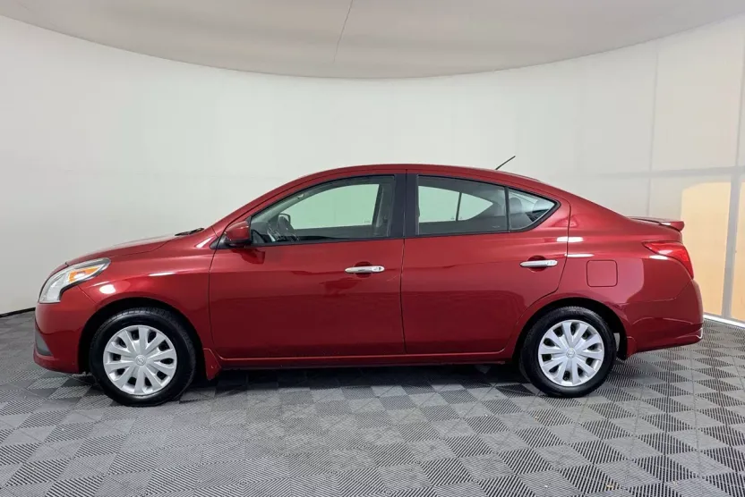 2015 Nissan Versa SV Sedan photo 1