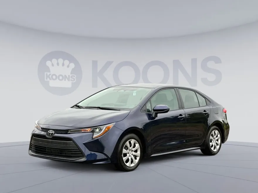 2025 Toyota Corolla LE photo 1